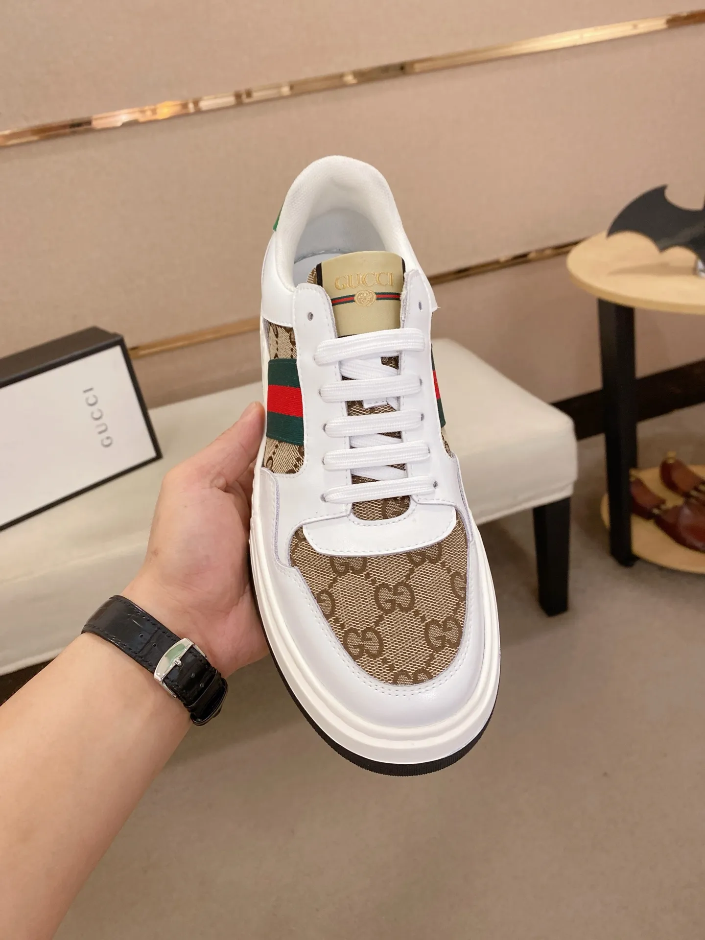Men's Men's Shoes💰 420💰【Gucci】Gucci men's latest series of casual shoes! The official website is built 1:1. The upper is made of imported high-quality cowhide, and the lining is made of high-quality sheepskin, which is soft and comfortable. Picky selection of materials and exquisite workmanship give you the best enjoyment. Number of yards: 38-44 yards.